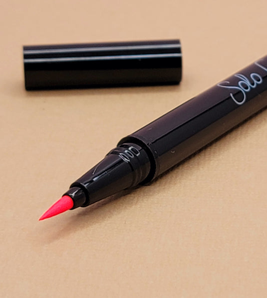 BackupMyFilesNow So Edgy Deep Eyeliner 13 in black, with a sleek pencil tip and smooth application for bold eye definition.