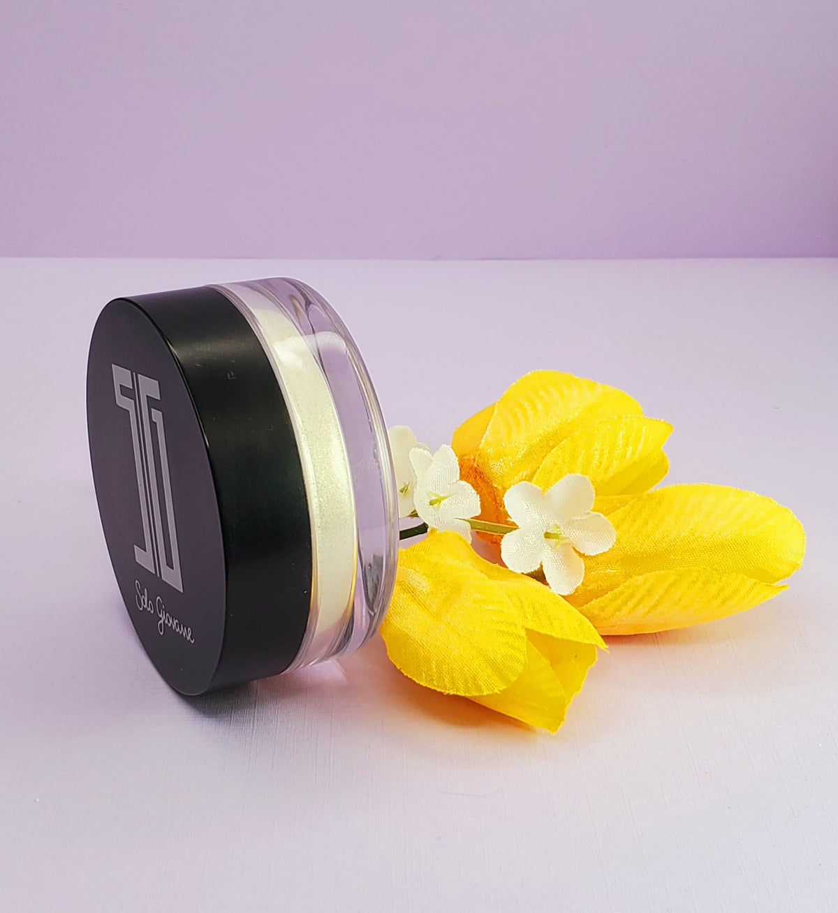 BACKUPMYFILESNOW® Pearl Shine Bright highlighting powder in a compact with a shimmering, pearl-toned finish.