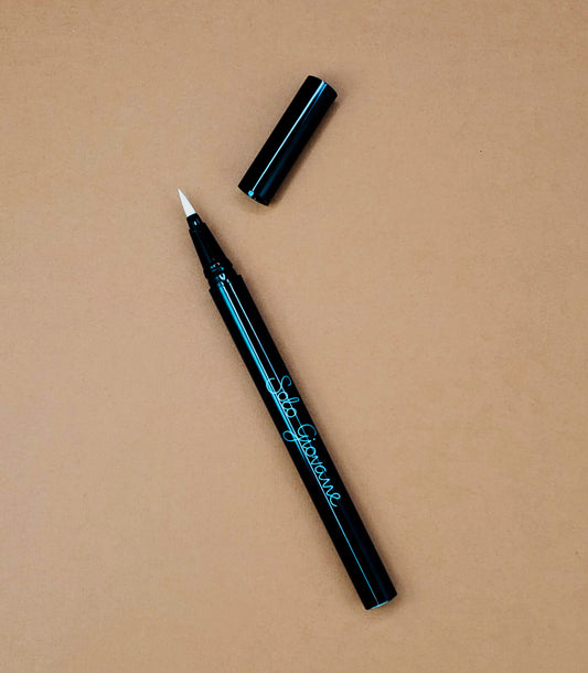 BACKUPMYFILESNOW® So Edgy Deep Eyeliner 22, close-up of sleek black pencil with sharp tip for precise eyeliner application.