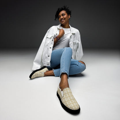 White women’s slip-on shoes by Atelier Evezet Arapakou with waterproof canvas and anatomical sole, shown on a flat surface.