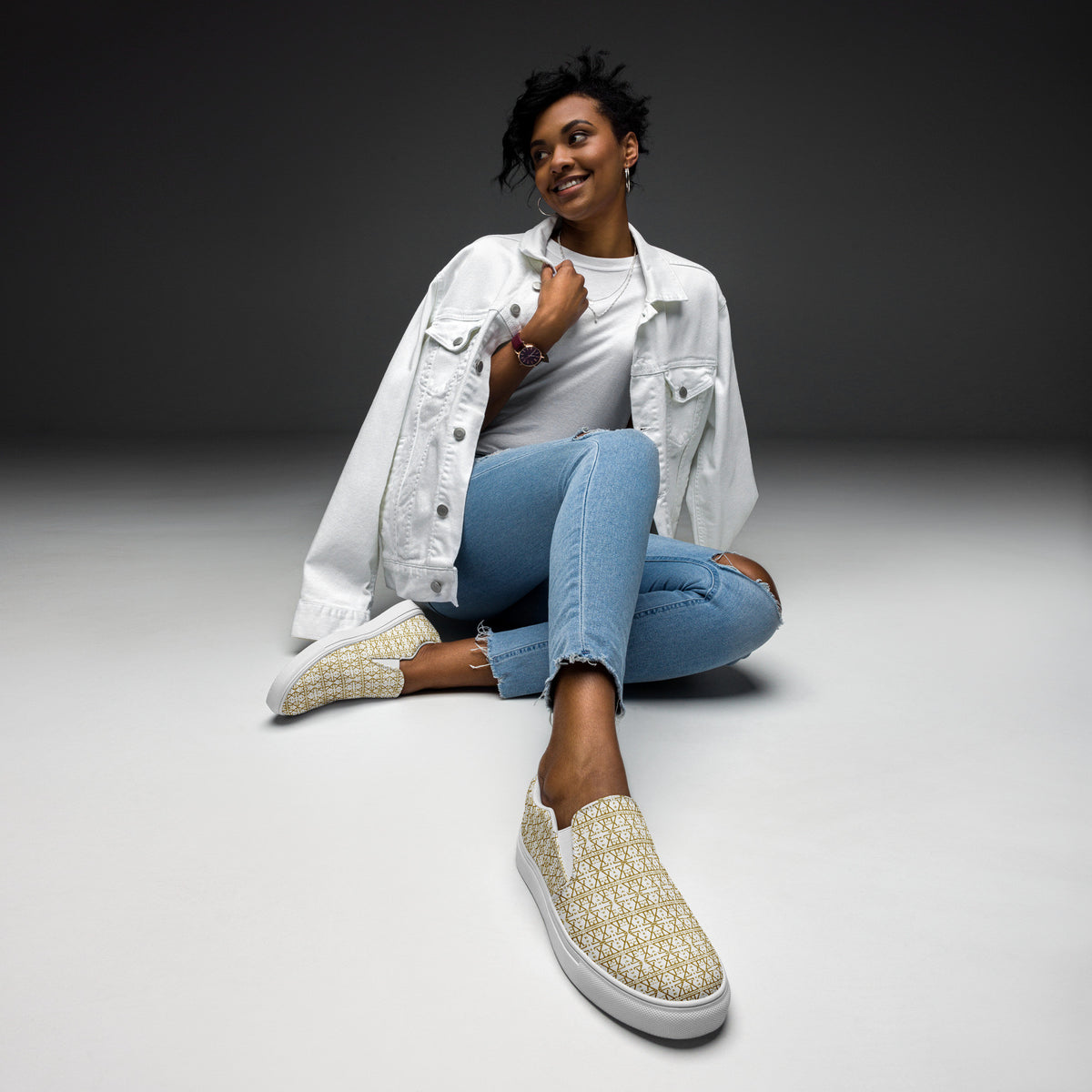 White women's slip-on shoes in waterproof canvas with anatomical sole by Atelier Evezet Arapakou, shown on a plain background.