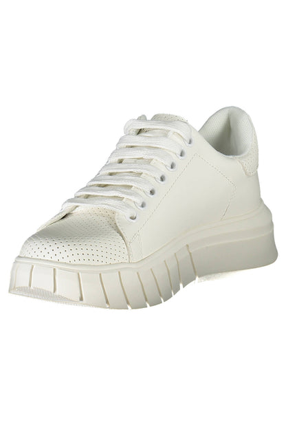 White GAELLE PARIS women's sport sneakers with lace-up design and sporty outsole, ideal for active wear and casual outfits.