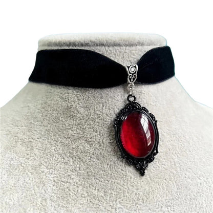 Darkstorm Mina Pendant Choker featuring a sleek black band with a subtle pendant detail on a model's neck.