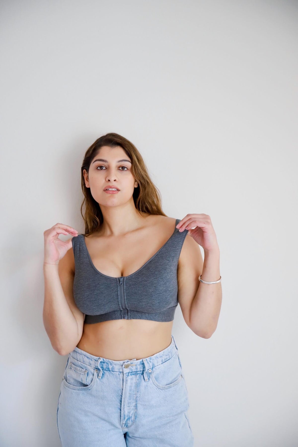 Meadow Wilderness front-closure cotton bralette in grey, soft and comfortable women’s lingerie with adjustable straps.
