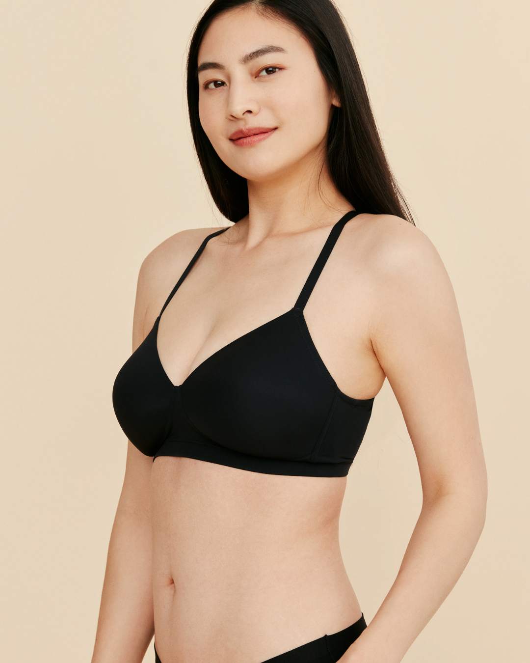 Black Meadow Moonrise pocketed T-shirt bra with smooth cups and comfortable fit, designed for everyday wear.
