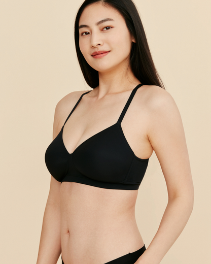 Black Meadow Moonrise pocketed T-shirt bra with smooth cups and comfortable fit, designed for everyday wear.