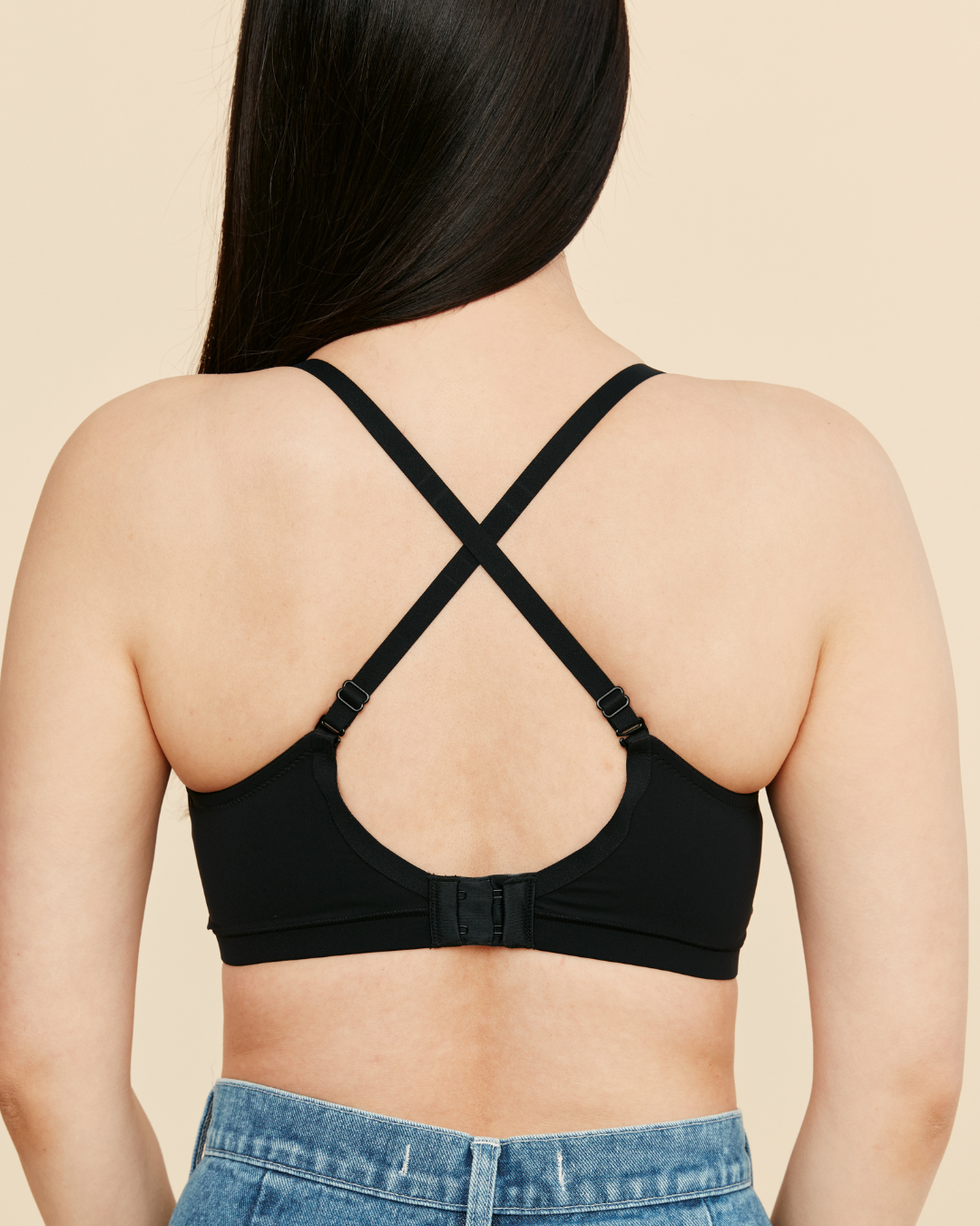 Black Meadow Moonrise T-Shirt Bra with pocketed cups and seamless design, offering comfortable support under clothing.