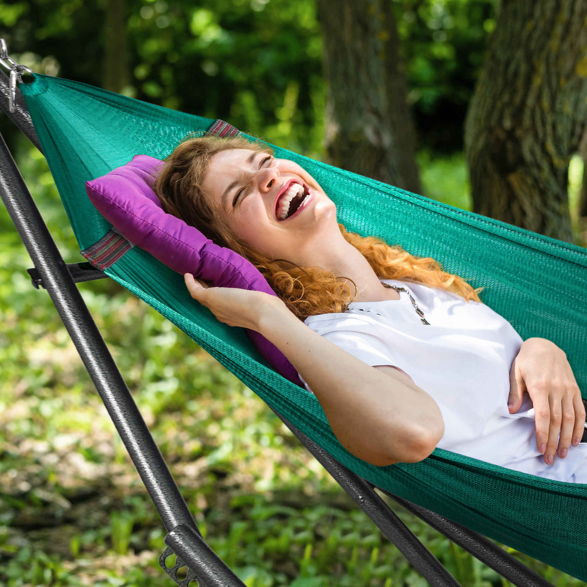 Megsu Tranquillo universal hammock set with black fabric and medium stands, perfect for relaxing outdoors or indoor lounging.
