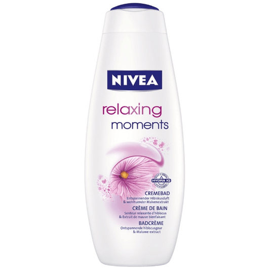 Nivea Relaxing Moments Cremebad 750ml bath product bottle with soothing label and bottle cap, designed for relaxing bath experience.