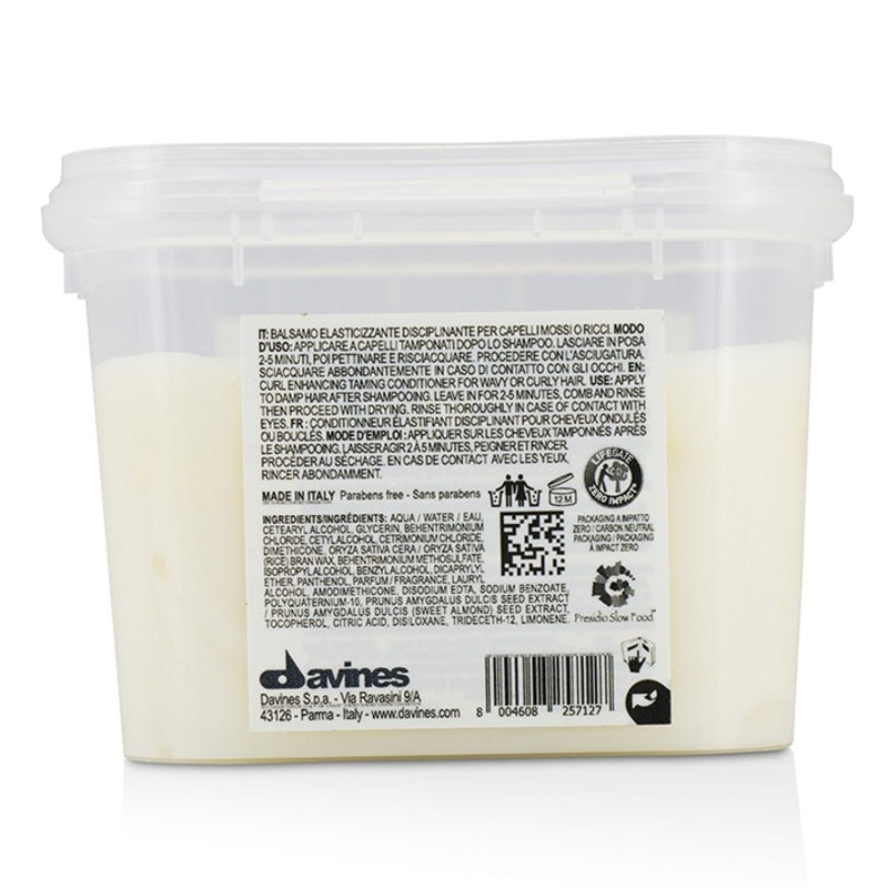Davines Love Curl Conditioner in 250ml bottle, creamy formula for defining and moisturizing curly hair, displayed on a white background.