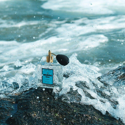 Claus Porto Musgo Real Alto Mar Eau De Toilette 100ml bottle with elegant packaging, natural wood and ocean-inspired design.