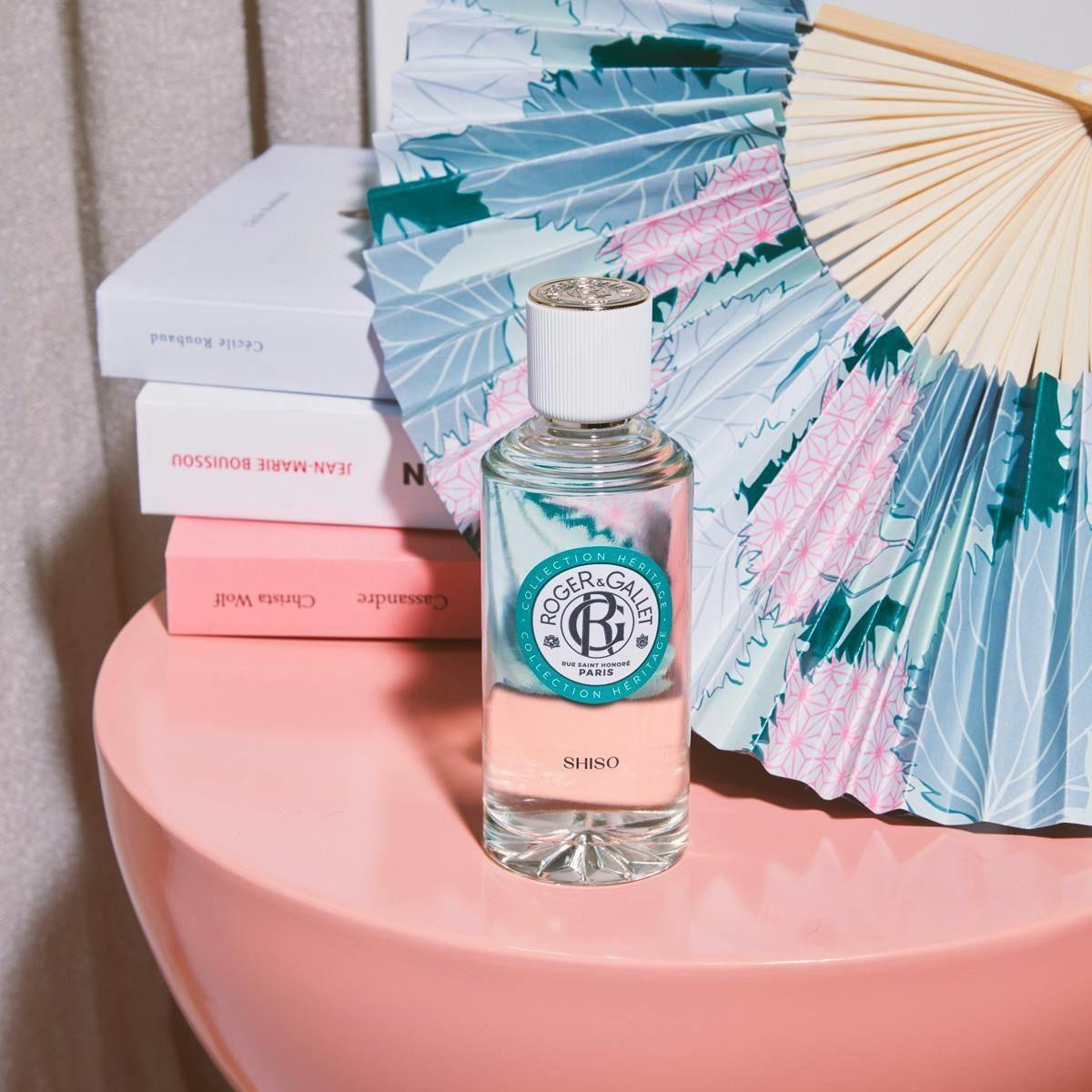 Roger & Gallet Shiso Eau Parfumée Wellbeing Fragrant Water 100ml bottle, featuring a clear glass container with a light-colored liquid.