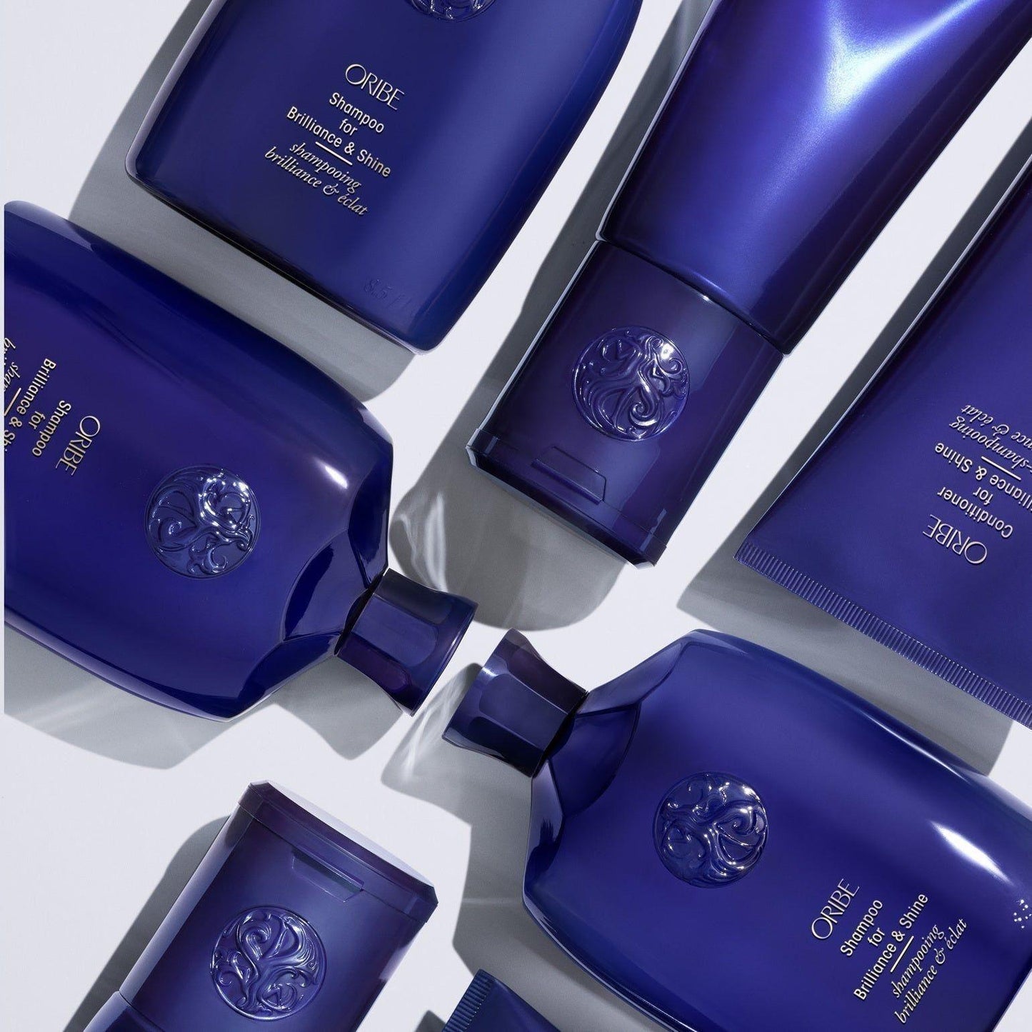 Oribe Conditioner for Brilliance & Shine 200 ml, hydrating hair conditioner with a sleek bottle, designed to enhance shine and smoothness.
