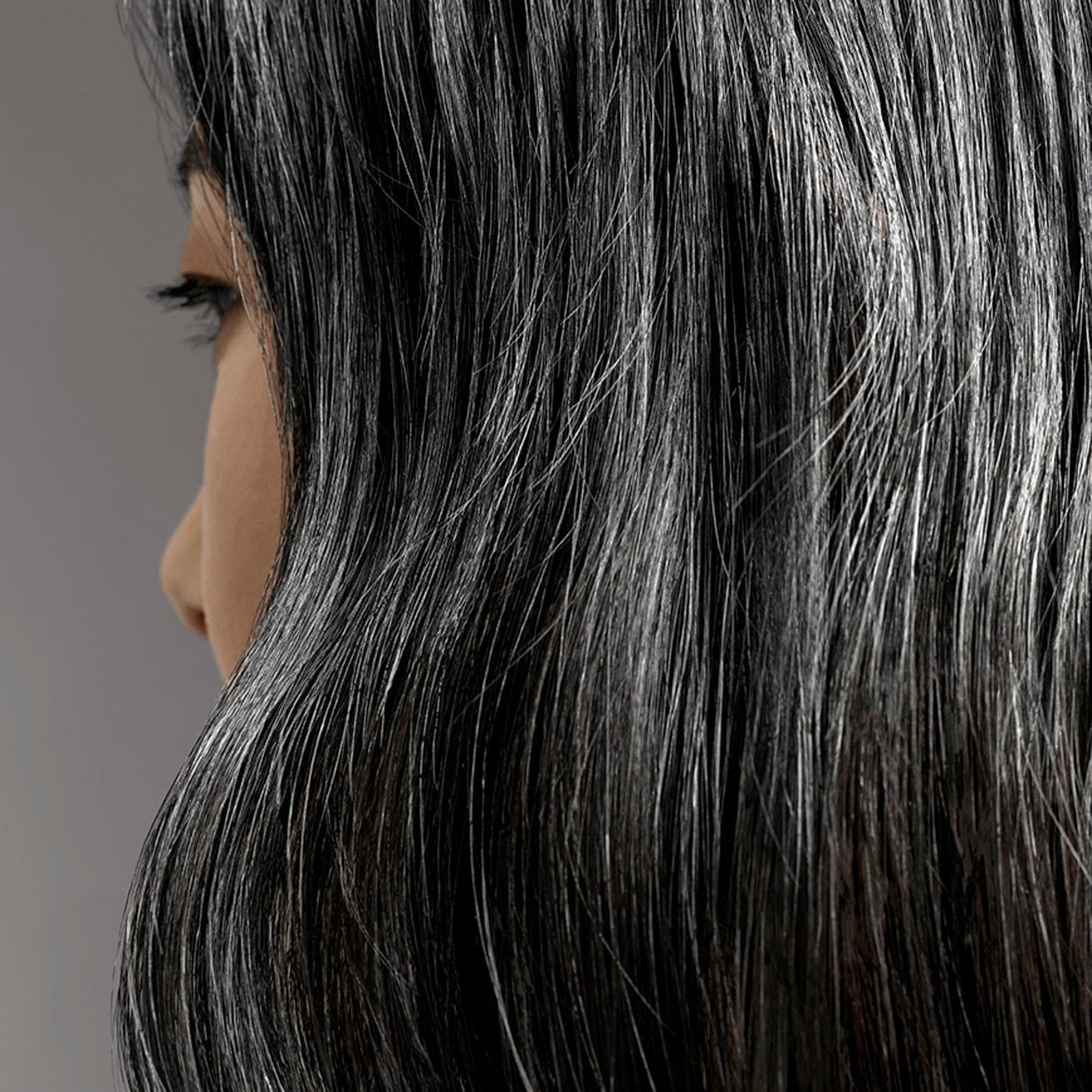 Oribe Silverati Conditioner 200 ml for nourishing, silver hair with a sleek bottle and silver accents.