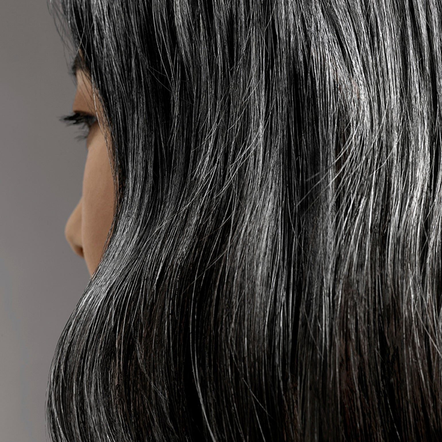 Oribe Silverati Conditioner 200 ml for nourishing, silver hair with a sleek bottle and silver accents.