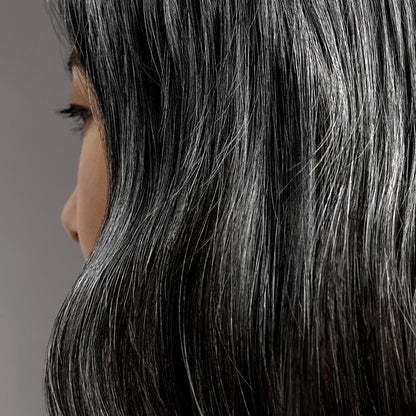 Oribe Silverati Conditioner 200 ml for nourishing, silver hair with a sleek bottle and silver accents.