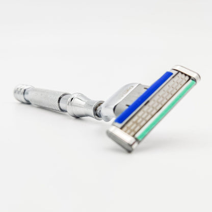 Dural Groose Mach 3 compatible razor with pouch, featuring a sleek handle and three-blade head for smooth shaving.