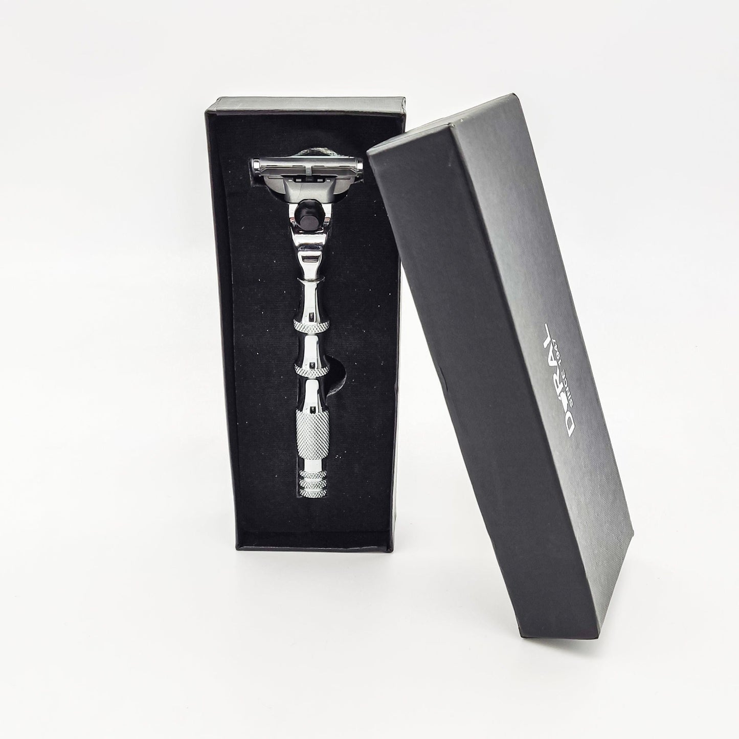 Dural Stanway Mach 3 compatible razor with pouch, featuring a sleek handle and triple-blade design for a smooth shave.