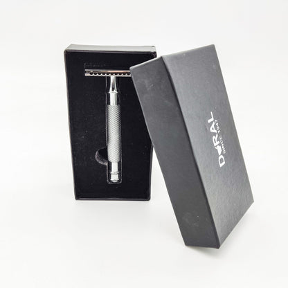 Dural Eyan chrome double edge safety razor with pouch, featuring a sleek metallic handle and classic safety razor design.