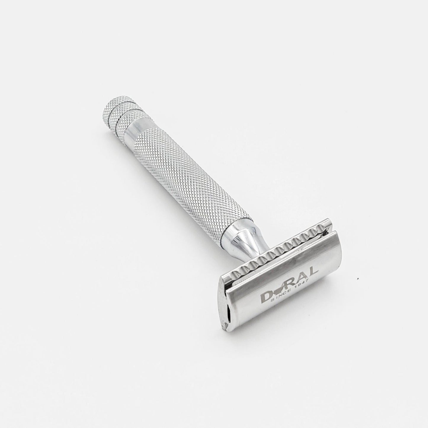Dural HD Model double edge safety razor with a black handle and safety guard, placed next to a black pouch for storage.