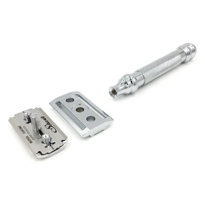 Parker 98R heavyweight 3-piece double edge safety razor with polished chrome finish and textured handle for a secure grip.