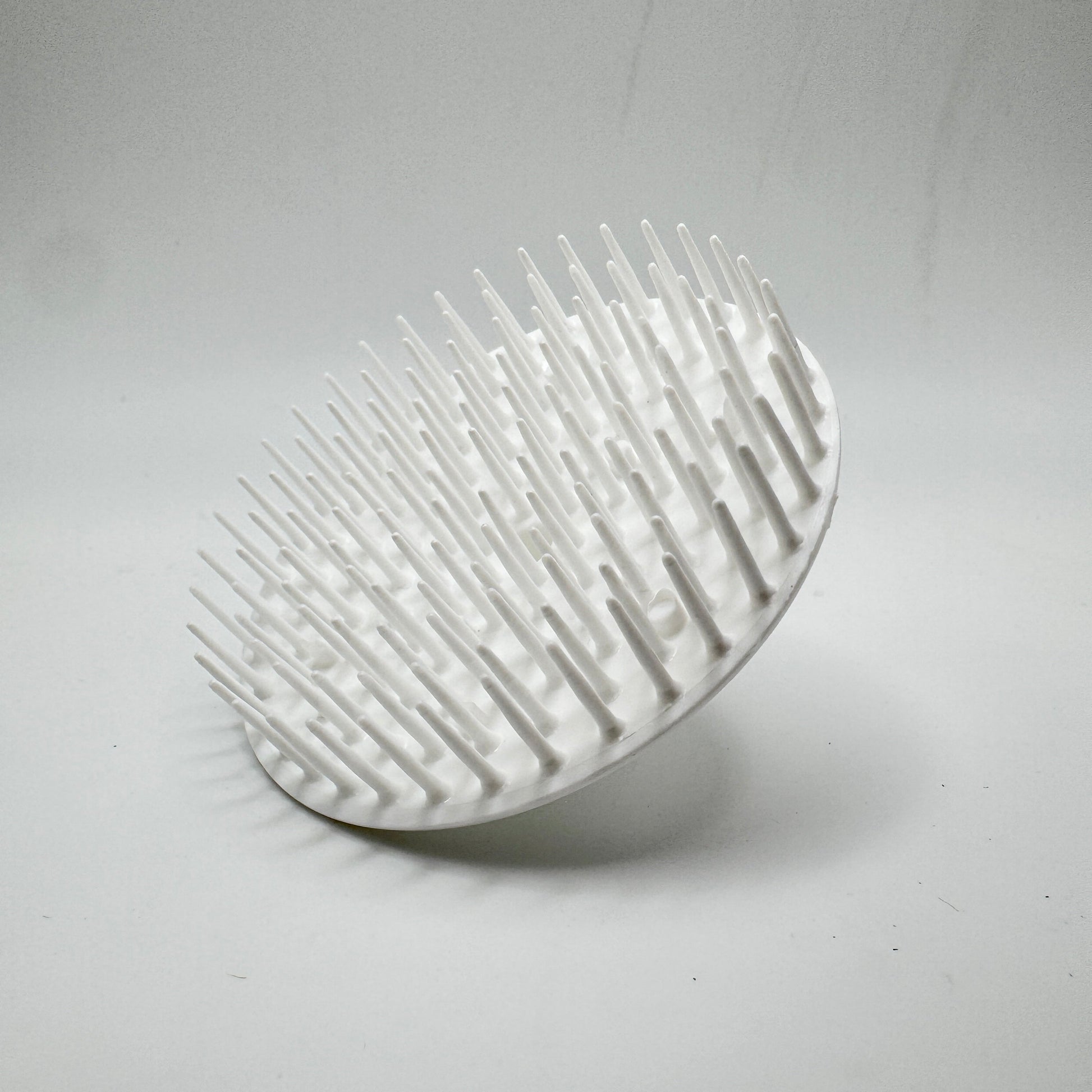 White Balloid Brosse Massage Plastic Shampoo Brush by Pasteur Pharmacy, showing a handheld shampoo brush with bristles for scalp massage.