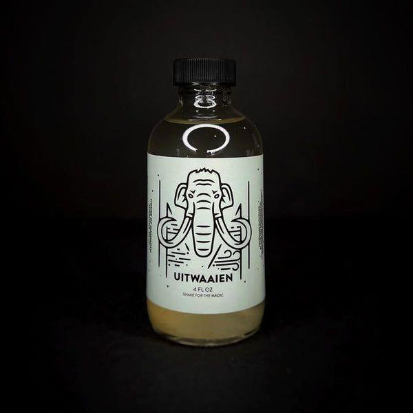 Pasteur Pharmacy House of Mammoth Uitwaaien shaving collection with shaving soap in a 4 oz tin, part of the shaving set.
