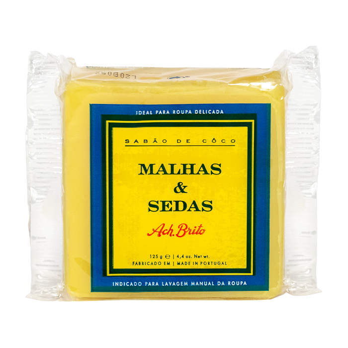 Ach Brito Malhas Seda soap in 4.4 oz bar, showcasing elegant packaging and smooth, luxurious soap texture.