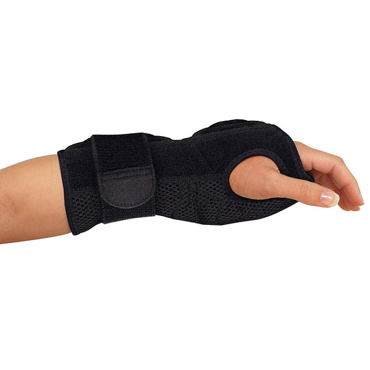 Mueller Sport Care Night Support Wrist Brace, maximum level, black, adjustable, for wrist pain relief, 1ct.