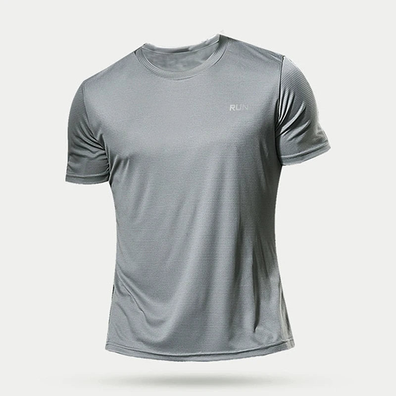 Green men's bodybuilding shirt, quick-dry sport gym t-shirt with short sleeves, oversized fit, ideal for running and fitness training.