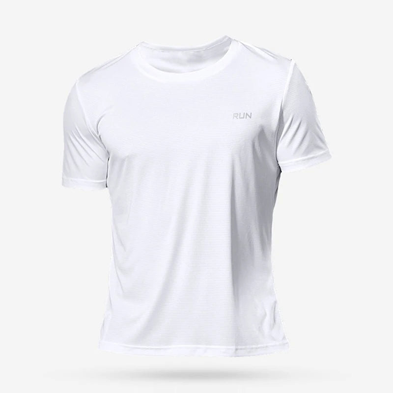 Green men's quick-dry bodybuilding shirt, short-sleeve fitness top with oversized fit, ideal for gym and running workouts.
