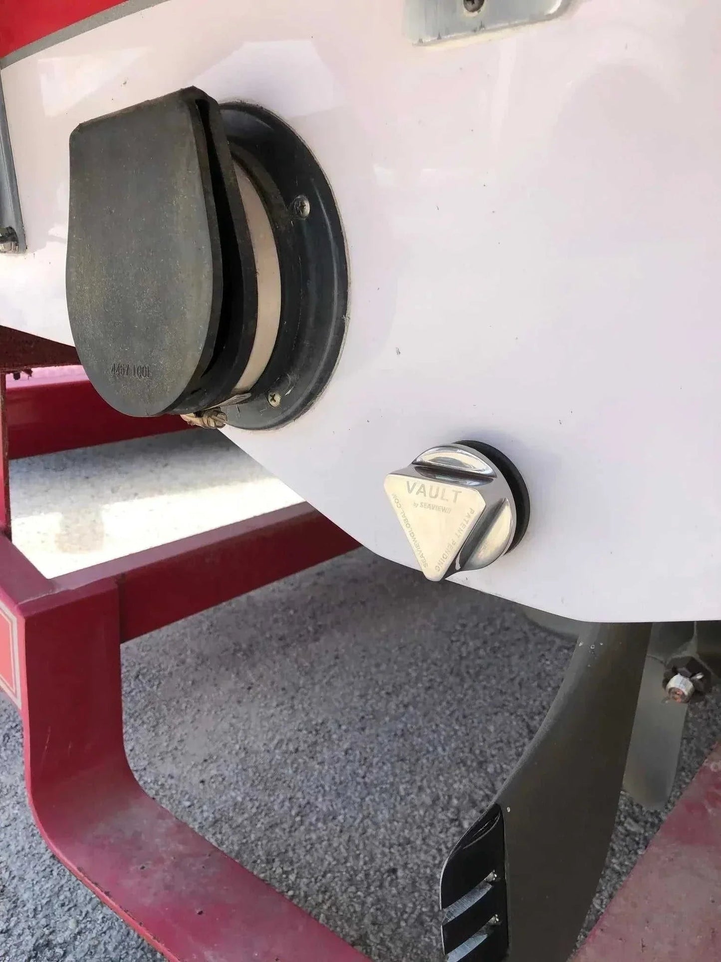 Stainless steel Vault Drain Plug from Seaview Global, featuring a durable design for secure boat drainage.