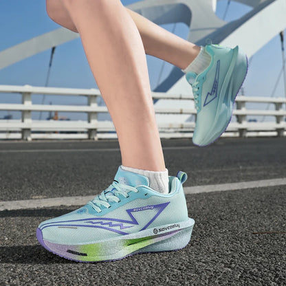 White men's running shoes with breathable, lightweight design, non-slip sole, and sporty comfort for marathon or athletic activities.
