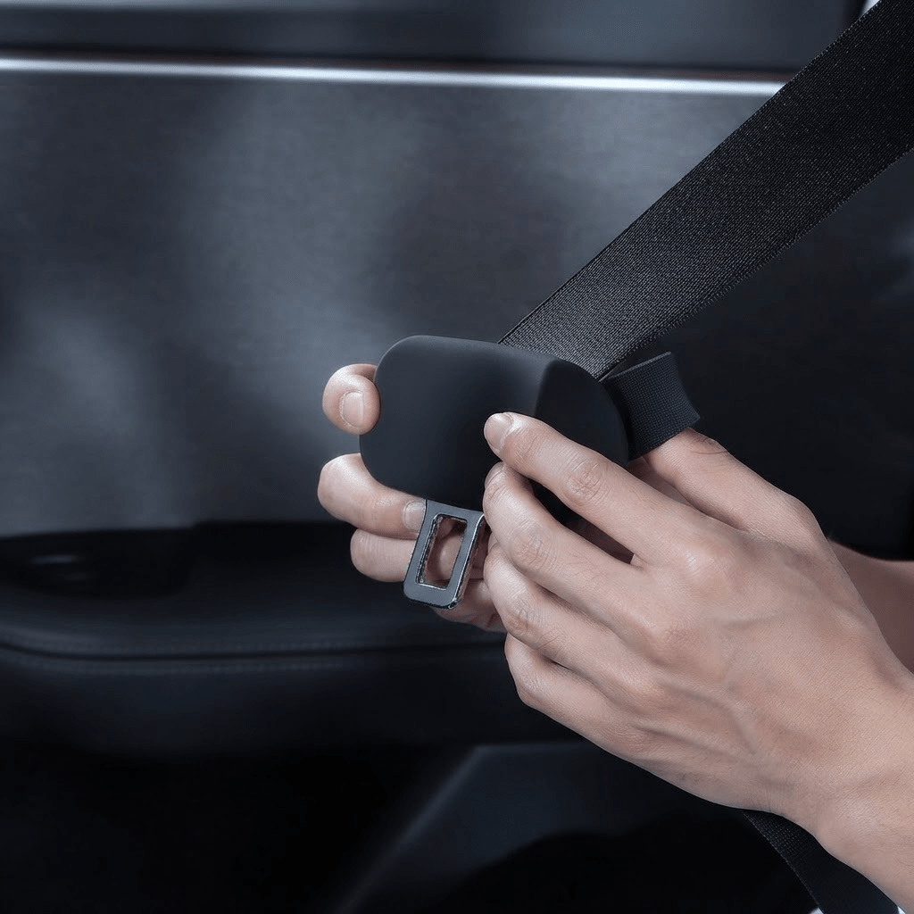 Silicone seat belt buckle cover set for Tesla Model Y Juniper and Model 3 Highland, protective cover for seat belt buckles.
