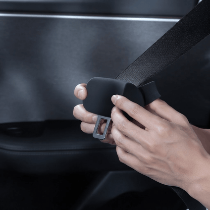 Silicone seat belt buckle cover set for Tesla Model Y Juniper and Model 3 Highland, protective cover for seat belt buckles.