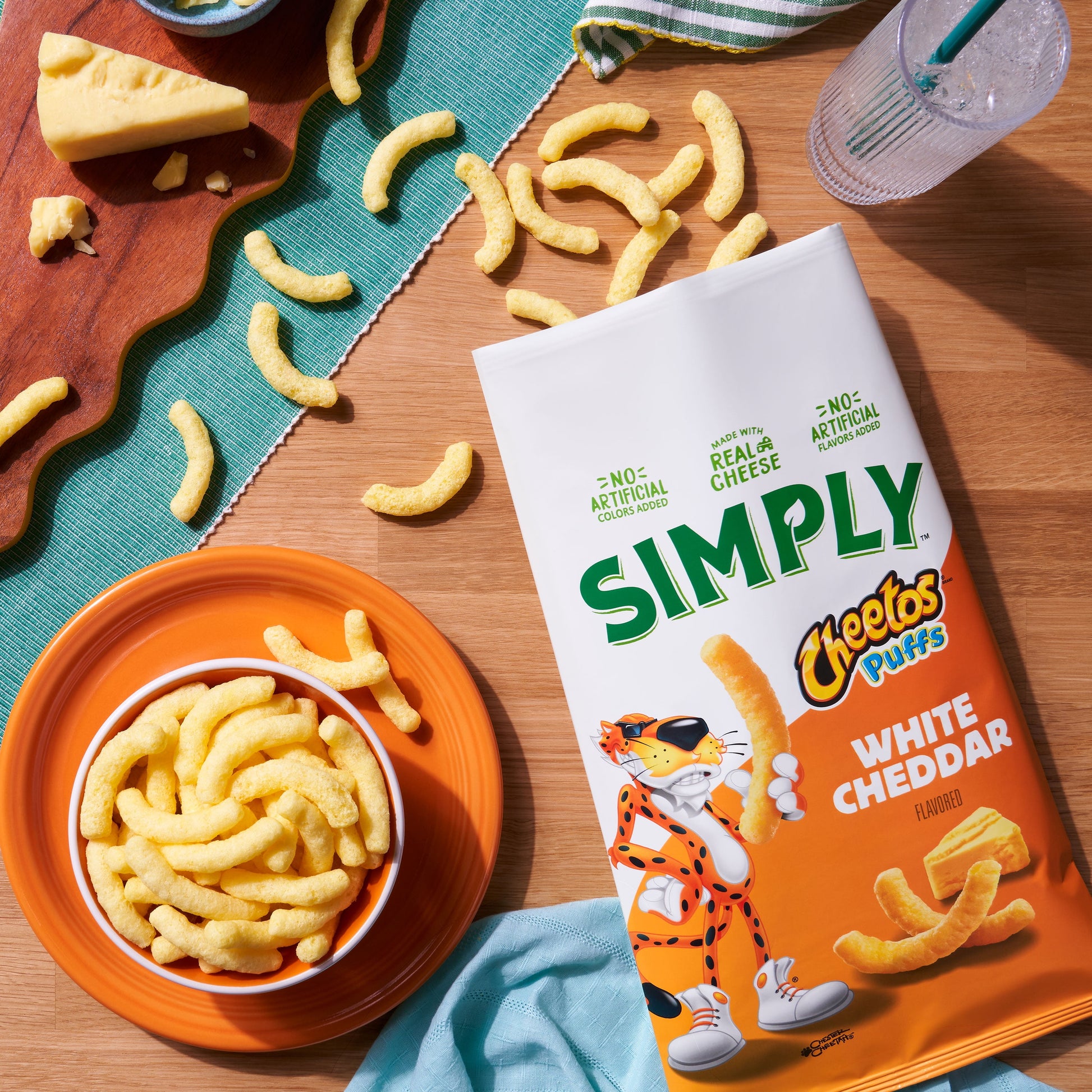 Simply Cheetos Puffs White Cheddar Cheese flavored snack chips in 0.875 oz bags, 36-count multipack, crispy cheesy snack.