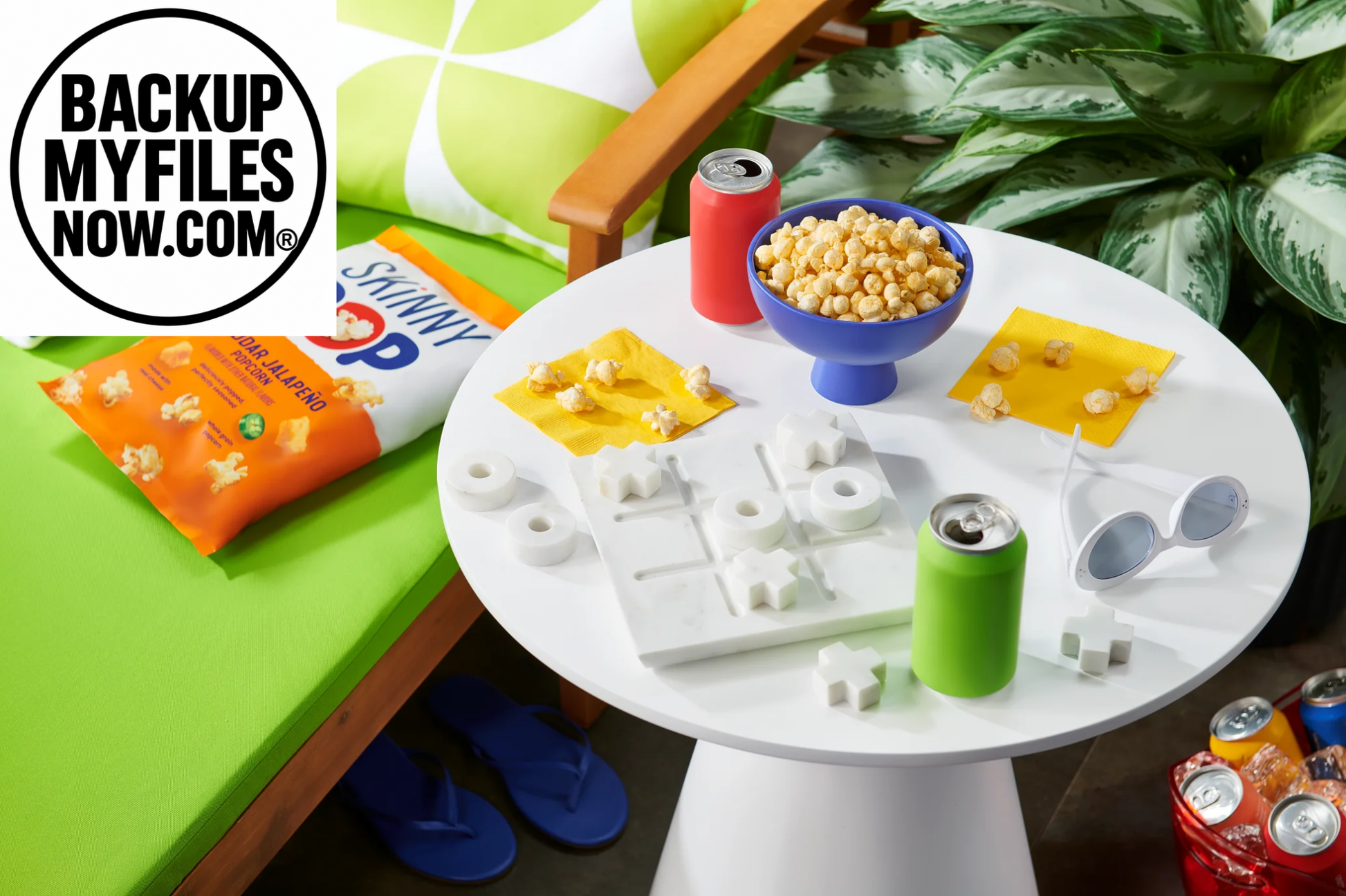 Skinnypop Gluten-Free Cheddar Jalapeno popcorn in 4.4 oz sharing bag, featuring cheesy and spicy jalapeno flavor in a healthy snack package.