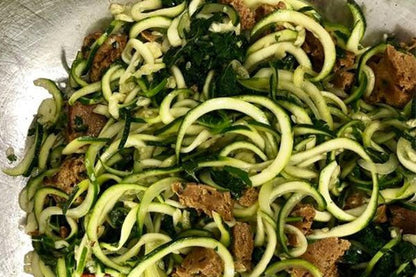 Vegin' Out low carb weekly vegan meal delivery box with fresh plant-based meals for nationwide shipping.